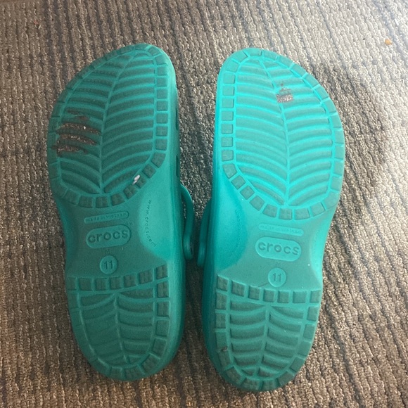 crocs